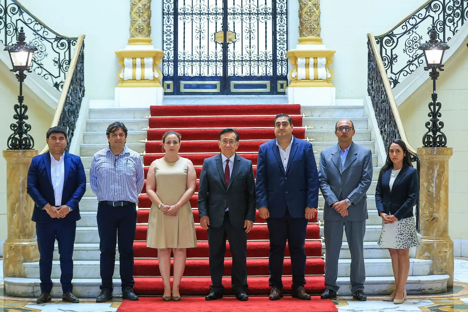En el marco de la política de puertas abiertas del Gobierno, el presidente José María Balcázar recibió a la gobernadora regional encargada de Tumbes, Rosario Palacios, y alcaldes de dicha región, con quienes abordó la atención de proyectos en materia de seguridad, agricultura y salud. Foto: Presidencia