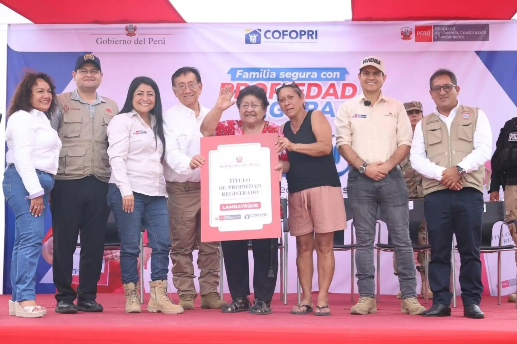 Los títulos de propiedad se otorgaron a familias e instituciones de las tres provincias de la región Lambayeque. Foto: MVCS