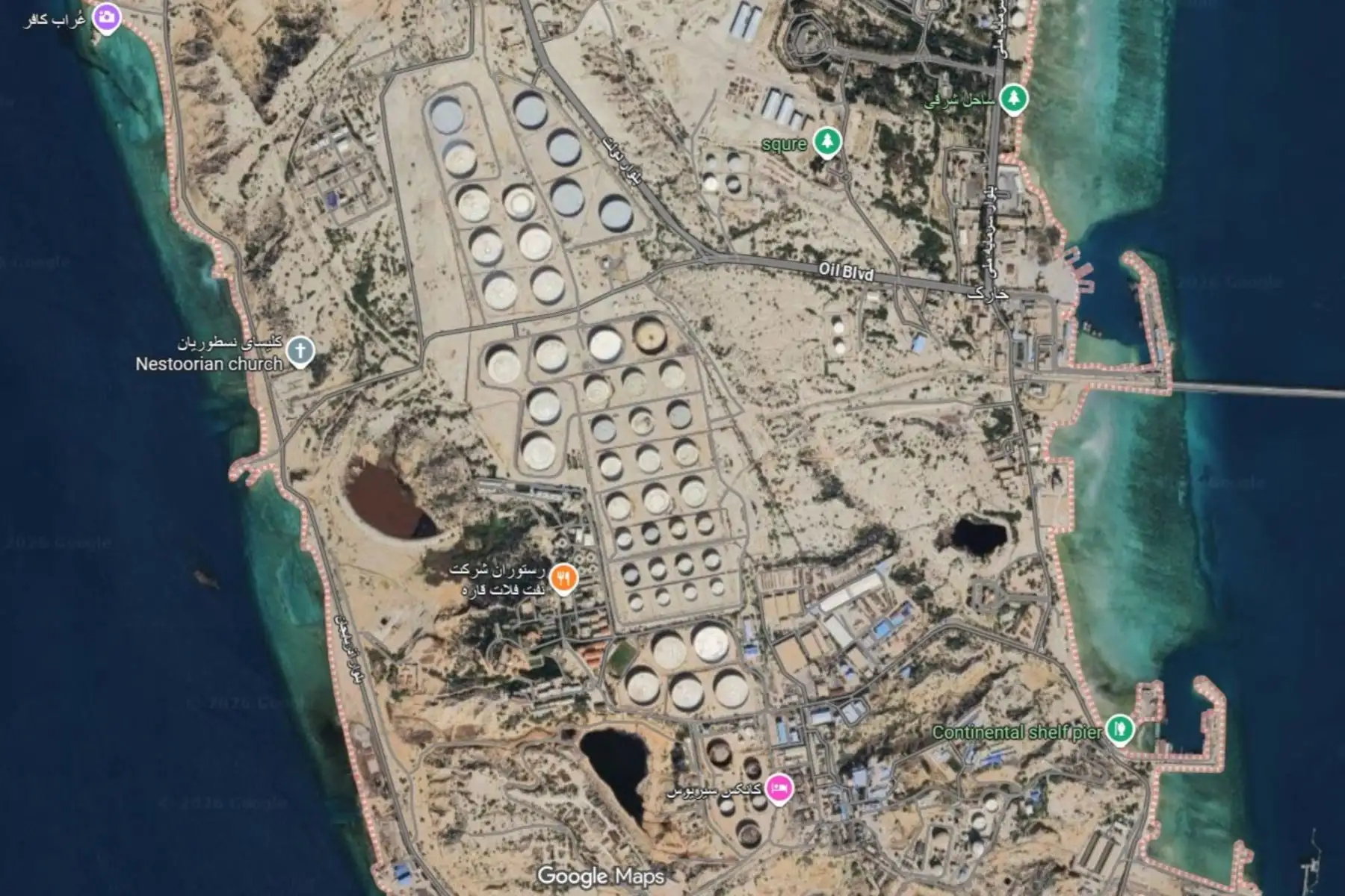 Vista satelital de un sector de la isla de Kharg, principal centro petrolero iraní. Imagen: Google Maps.