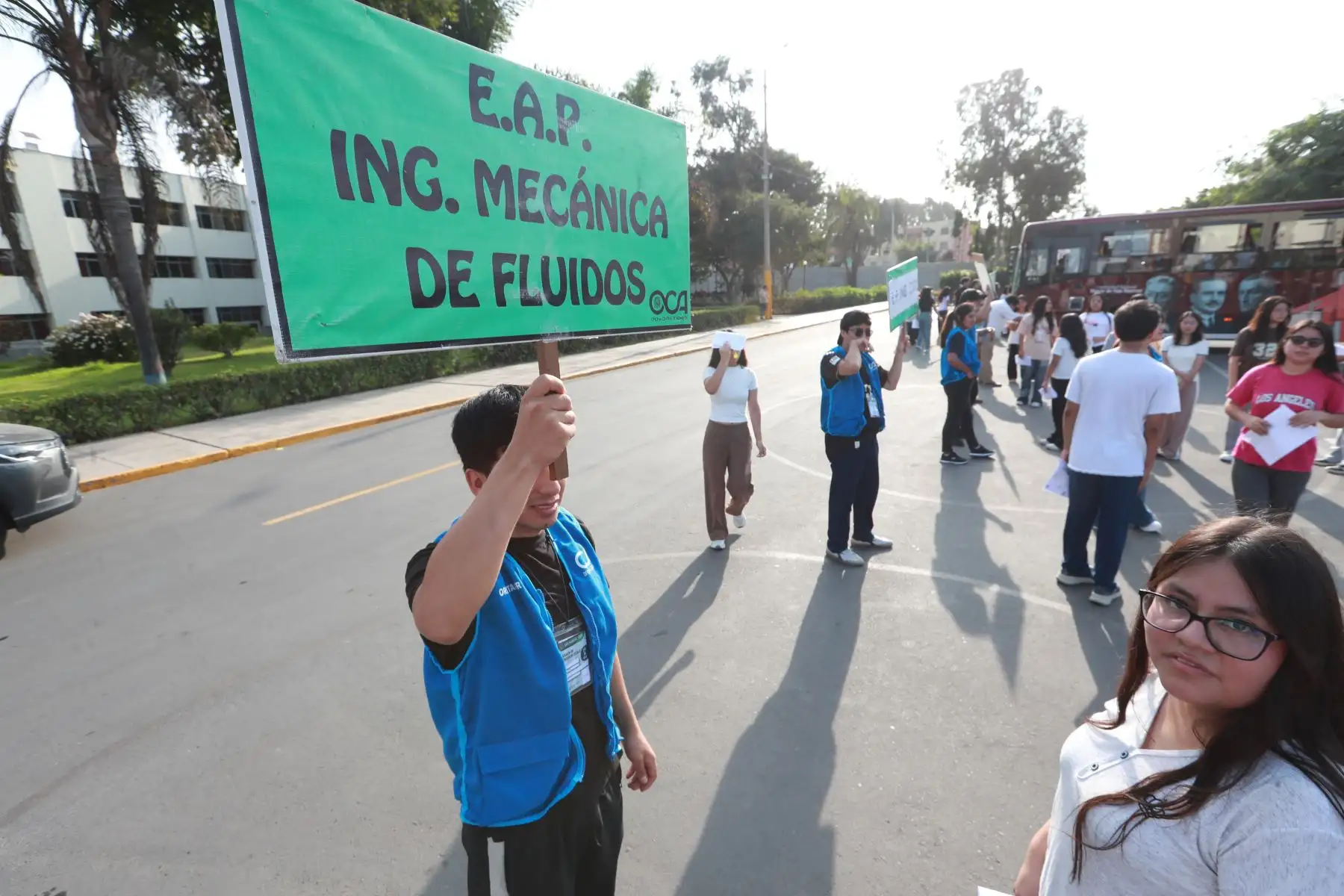 Postulantes a carreras de ciencias de la salud forman filas en el campus de la Universidad Nacional Mayor de San Marcos antes de ingresar a rendir la tercera fecha del examen de admisión.
Foto: ANDINA/ Verónica Calderón