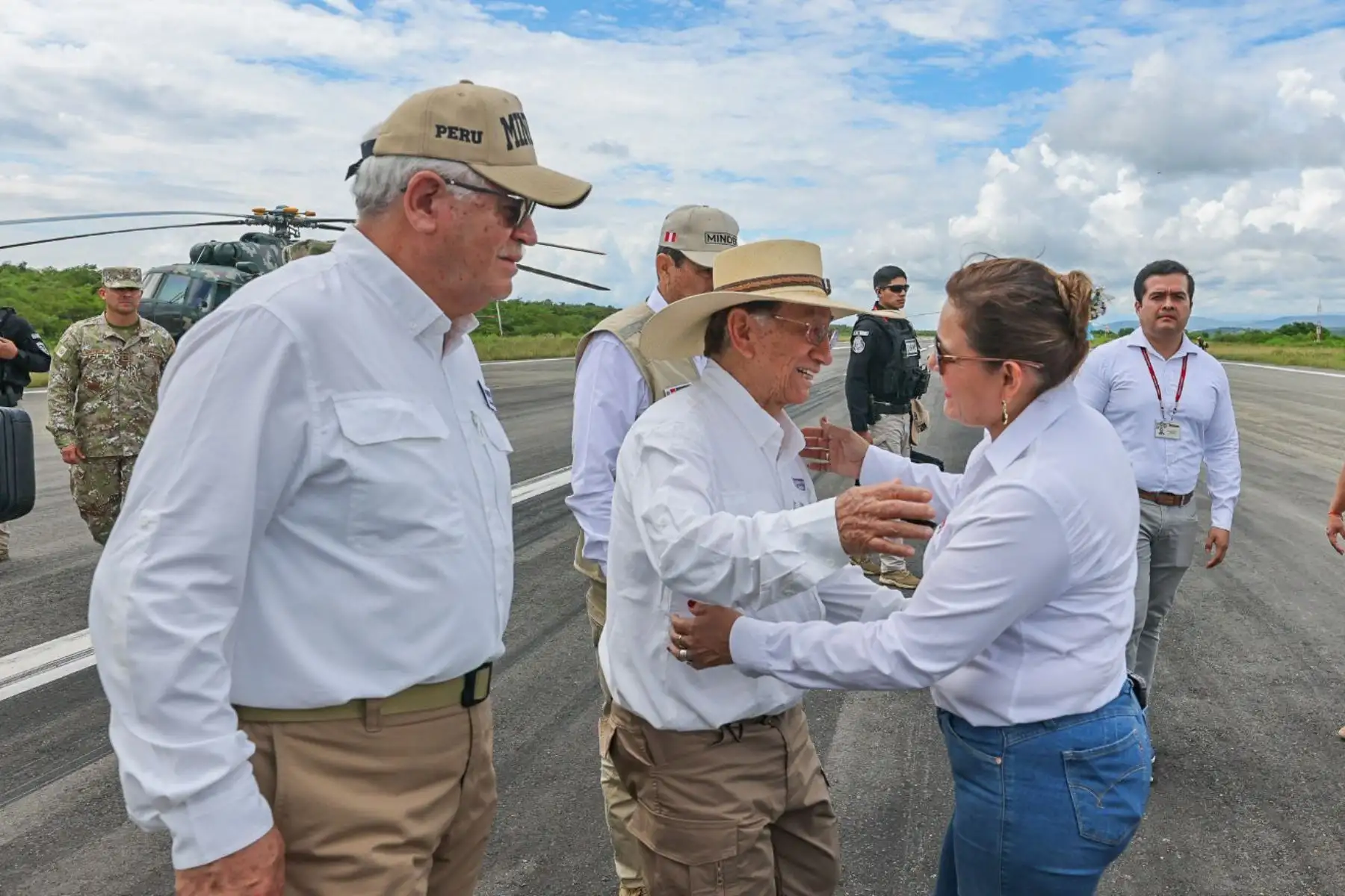 Presidente José María Balcázar tras su arribo a provincia de Jaén en la región Cajamarca. Inicia una agenda de trabajo enfocada en fortalecer el desarrollo y bienestar de la población. Esta visita oficial busca supervisar de cerca las acciones del Estado en la zona y coordinar esfuerzos que impulsen el progreso de la comunidad jaena.
Foto: ANDINA/Prensa Presidencia