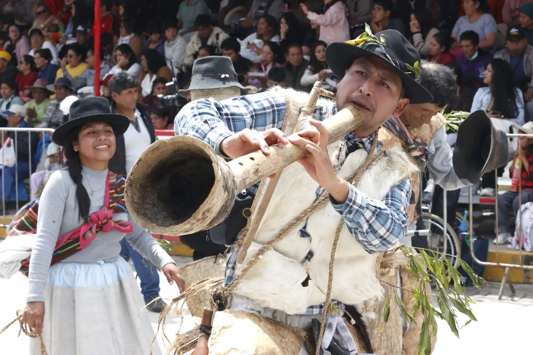 El alcalde provincial de Andahuaylas, Abel Serna, destacó que el Pukllay reúne delegaciones de 21 de las 25 regiones del país, entre ellas Tacna, Moquegua, Arequipa, Cusco, Puno, Ayacucho, Junín, Ucayali, Loreto, Piura, Lambayeque, La Libertad, Lima, Ica y Madre de Dios.
Foto: ANDINA/Vidal Tarqui