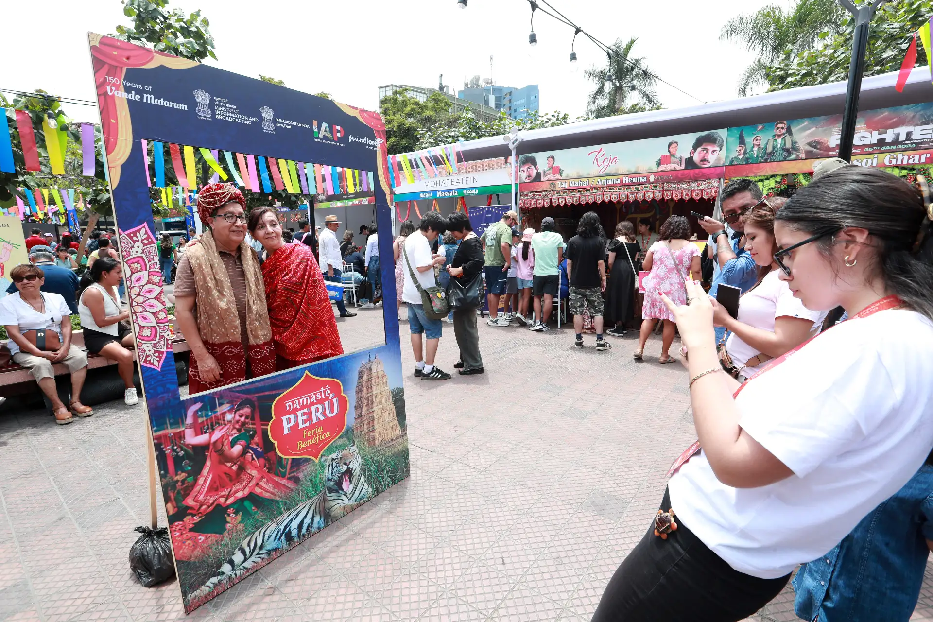 La feria busca fortalecer el intercambio cultural entre el Perú y la India mientras recauda apoyo para la Compañía General de Bomberos Voluntarios del Perú.
Foto: ANDINA/ Verónica Calderón