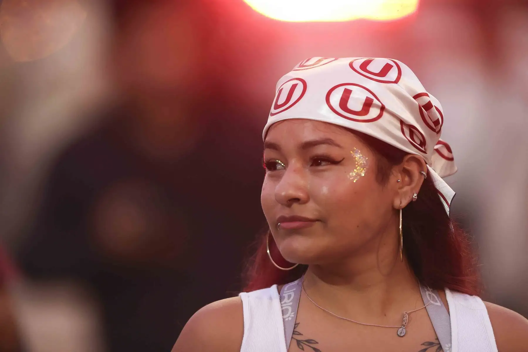 Hinchas aguardan en las tribunas el inicio del partido entre Universitario de Deportes y UTC de Cajamarca, correspondiente a la fecha 7 del Torneo Apertura de la Liga 1. Con camisetas y banderas, los aficionados comienzan a llenar el estadio a la espera del encuentro, en medio de un ambiente de expectativa y entusiasmo previo al pitazo inicial. Foto: ANDINA/Jhonel Rodríguez Robles