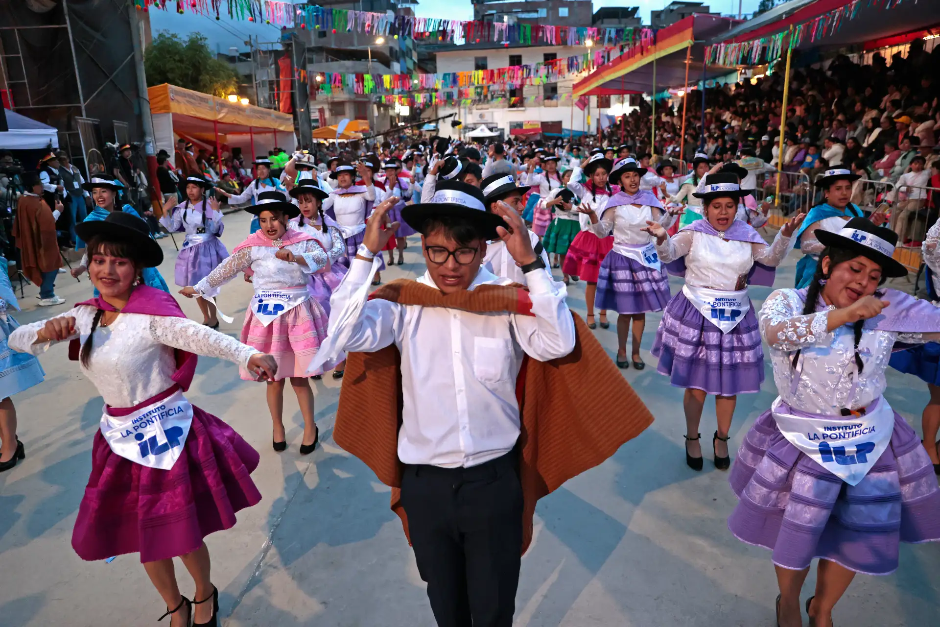 Andahuaylas vive intensamente el cierre de las celebraciones del Carnaval con las comparsas del Pukllay 2026, una de las festividades más importantes dedicadas a las danzas y tradiciones originarias del Perú. Foto: ANDINA/Vidal Tarqui
