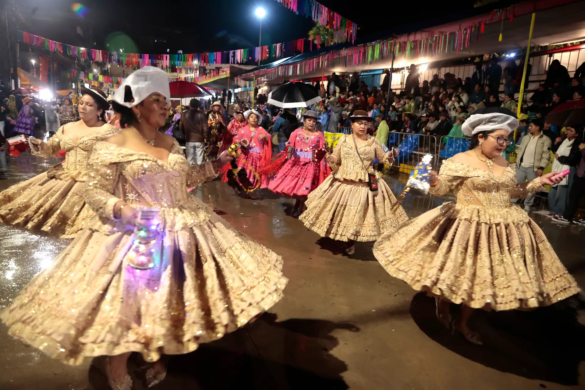Andahuaylas vive intensamente el cierre de las celebraciones del Carnaval con las comparsas del Pukllay 2026, una de las festividades más importantes dedicadas a las danzas y tradiciones originarias del Perú. Foto: ANDINA/Vidal Tarqui