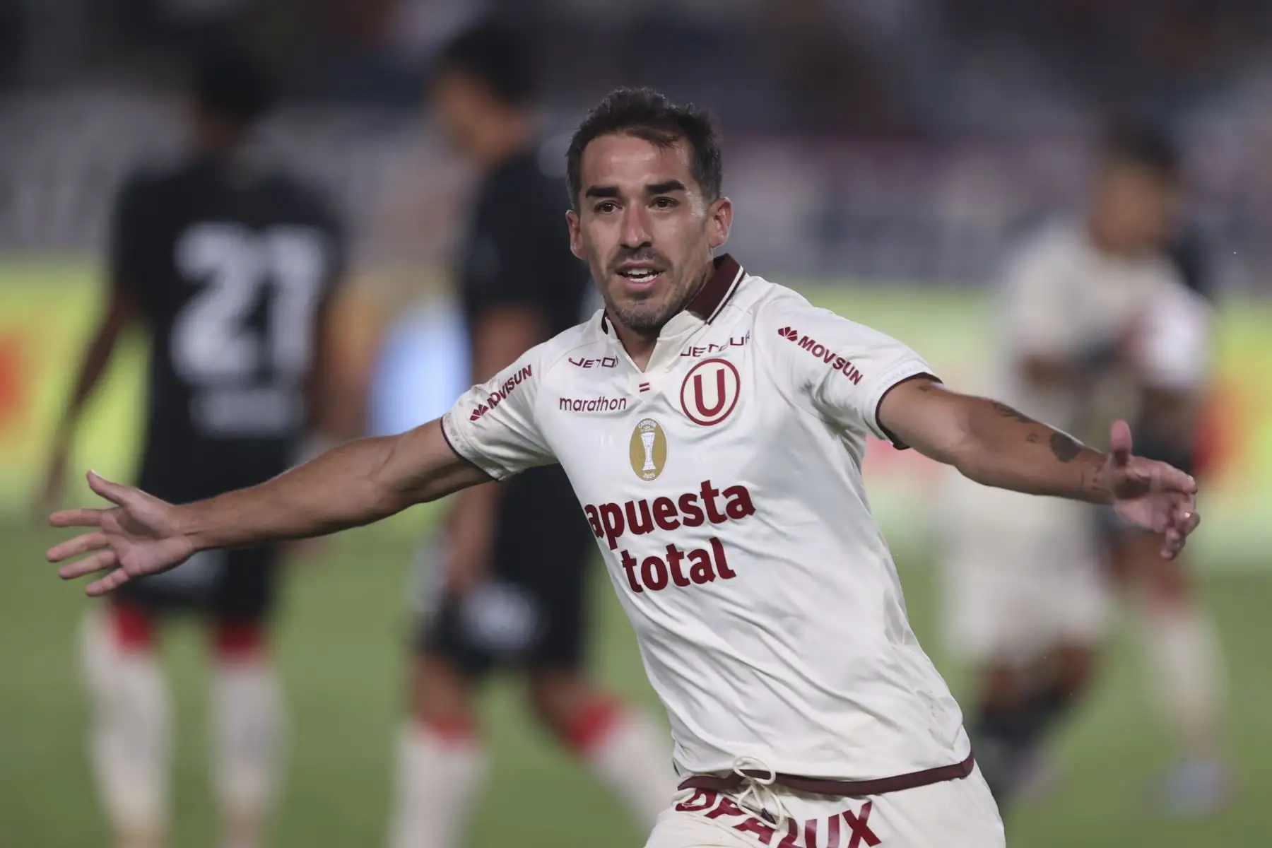 Universitario de Deportes se impuso por 2-0 ante UTC de Cajamarca en un encuentro correspondiente a la fecha 7 del Torneo Apertura de la Liga 1. El conjunto crema logró asegurar la victoria con goles de Alzugaray y Valera, sumando tres puntos importantes ante su afición en el estadio Monumental. Foto: ANDINA/Jhonel Rodríguez Robles