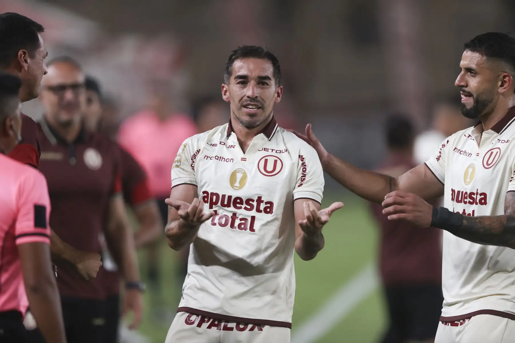 Universitario de Deportes se impuso por 2-0 ante UTC de Cajamarca en un encuentro correspondiente a la fecha 7 del Torneo Apertura de la Liga 1. El conjunto crema logró asegurar la victoria con goles de Alzugaray y Valera, sumando tres puntos importantes ante su afición en el estadio Monumental. Foto: ANDINA/Jhonel Rodríguez Robles