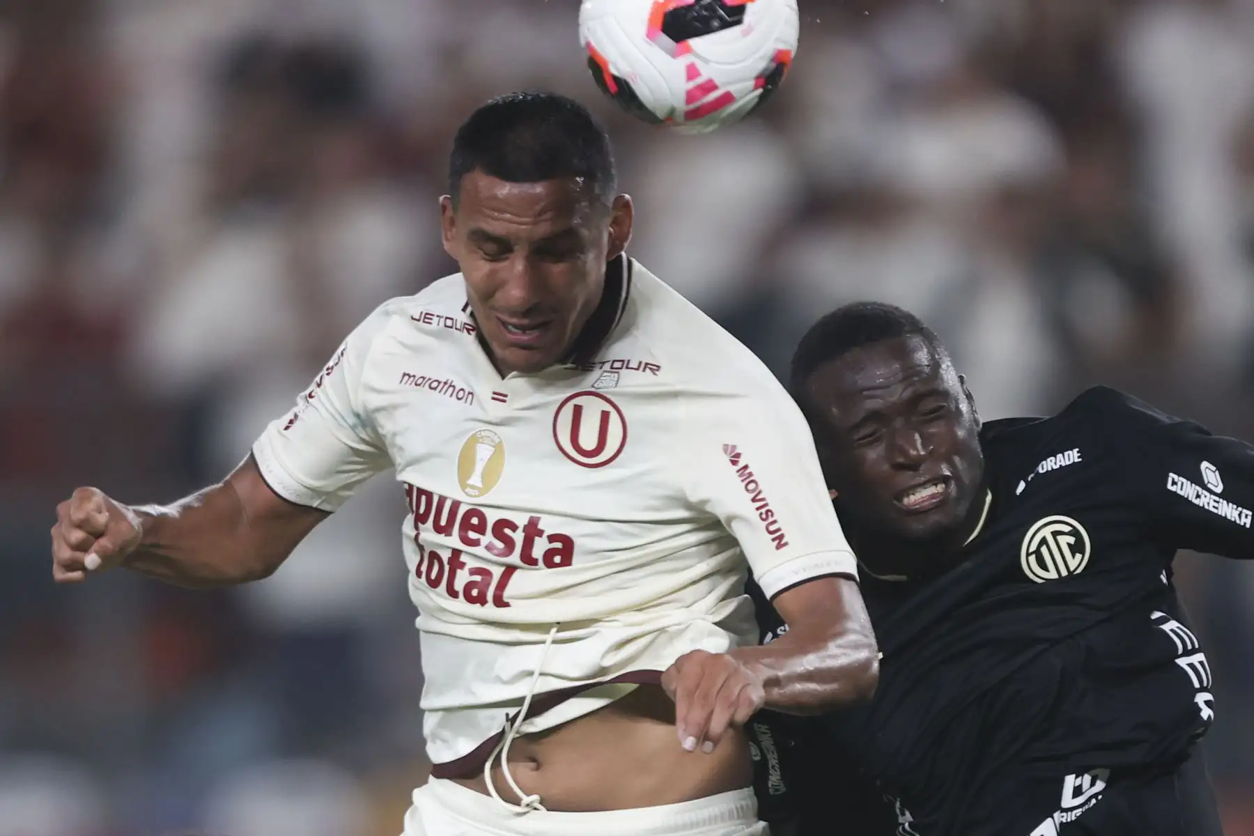 Universitario de Deportes se impuso por 2-0 ante UTC de Cajamarca en un encuentro correspondiente a la fecha 7 del Torneo Apertura de la Liga 1. El conjunto crema logró asegurar la victoria con goles de Alzugaray y Valera, sumando tres puntos importantes ante su afición en el estadio Monumental. Foto: ANDINA/Jhonel Rodríguez Robles