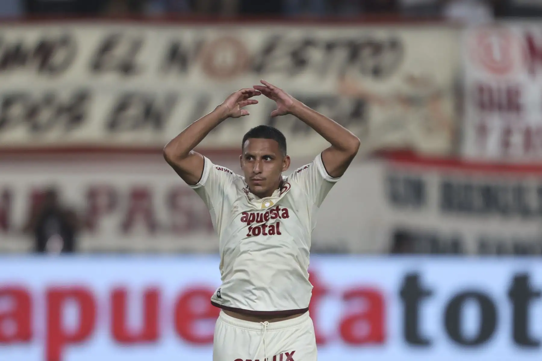 Universitario de Deportes se impuso por 2-0 ante UTC de Cajamarca en un encuentro correspondiente a la fecha 7 del Torneo Apertura de la Liga 1. El conjunto crema logró asegurar la victoria con goles de Alzugaray y Valera, sumando tres puntos importantes ante su afición en el estadio Monumental. Foto: ANDINA/Jhonel Rodríguez Robles