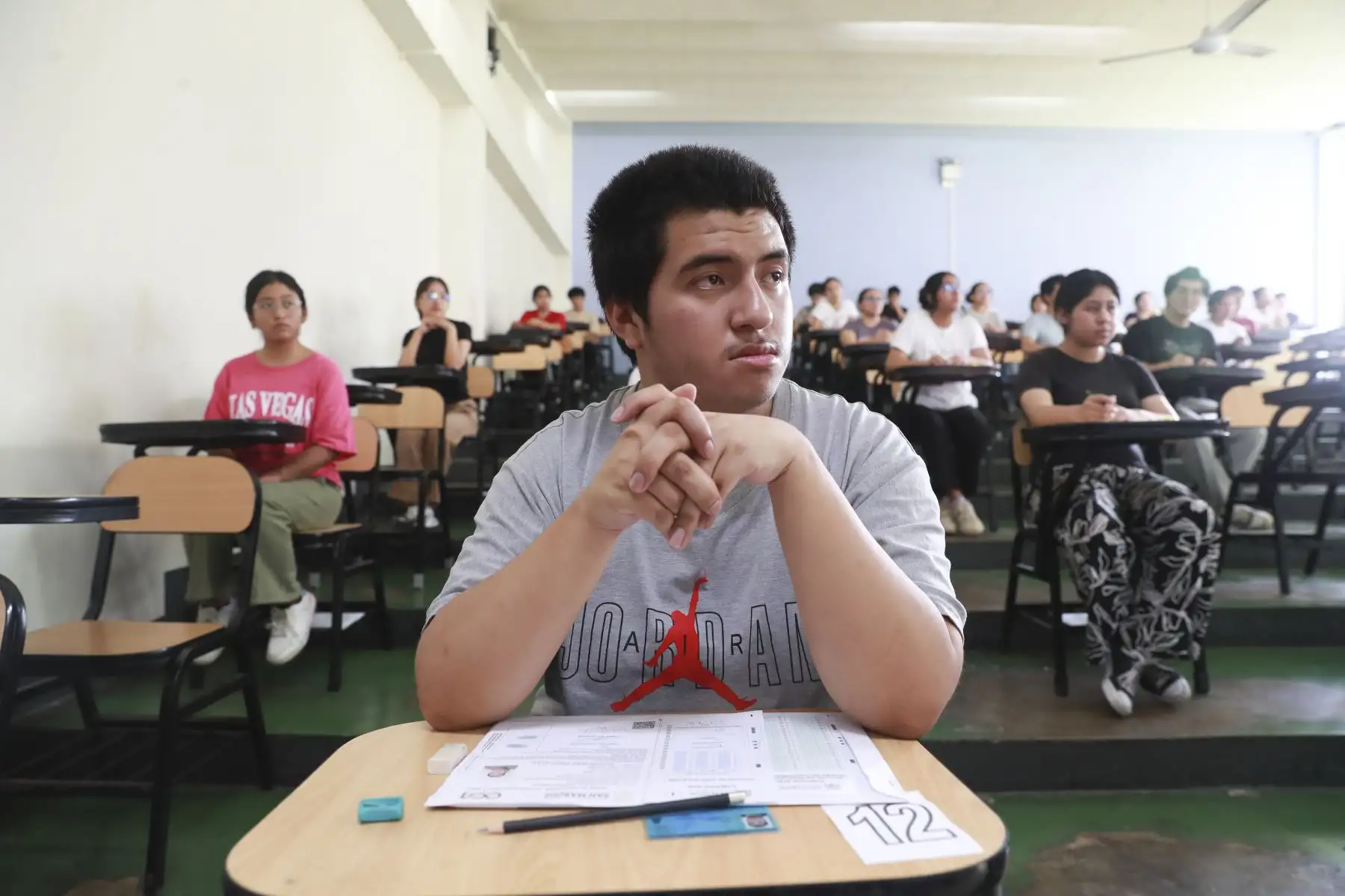 Cientos de postulantes rinden la cuarta y última jornada del examen de admisión en la Universidad Nacional Mayor de San Marcos, proceso que en esta fecha está dedicado exclusivamente a los aspirantes a la carrera de Medicina Humana. Desde tempranas horas, los jóvenes acudieron a la ciudad universitaria para participar en esta etapa decisiva del proceso de selección, con la expectativa de alcanzar una de las vacantes en una de las especialidades más demandadas. Foto: ANDINA/Verónica Calderón