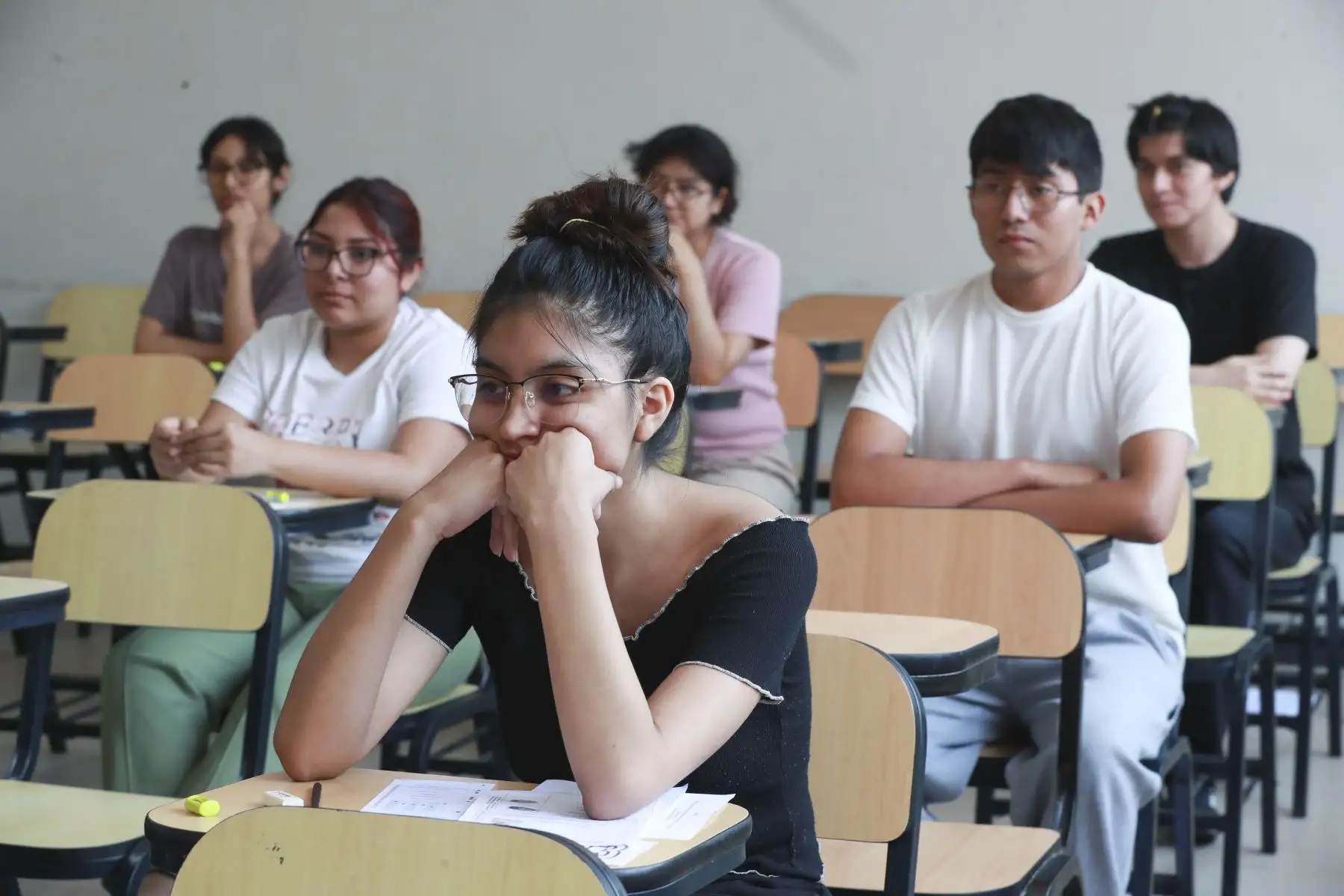 Cientos de postulantes rinden la cuarta y última jornada del examen de admisión en la Universidad Nacional Mayor de San Marcos, proceso que en esta fecha está dedicado exclusivamente a los aspirantes a la carrera de Medicina Humana. Desde tempranas horas, los jóvenes acudieron a la ciudad universitaria para participar en esta etapa decisiva del proceso de selección, con la expectativa de alcanzar una de las vacantes en una de las especialidades más demandadas. Foto: ANDINA/Verónica Calderón