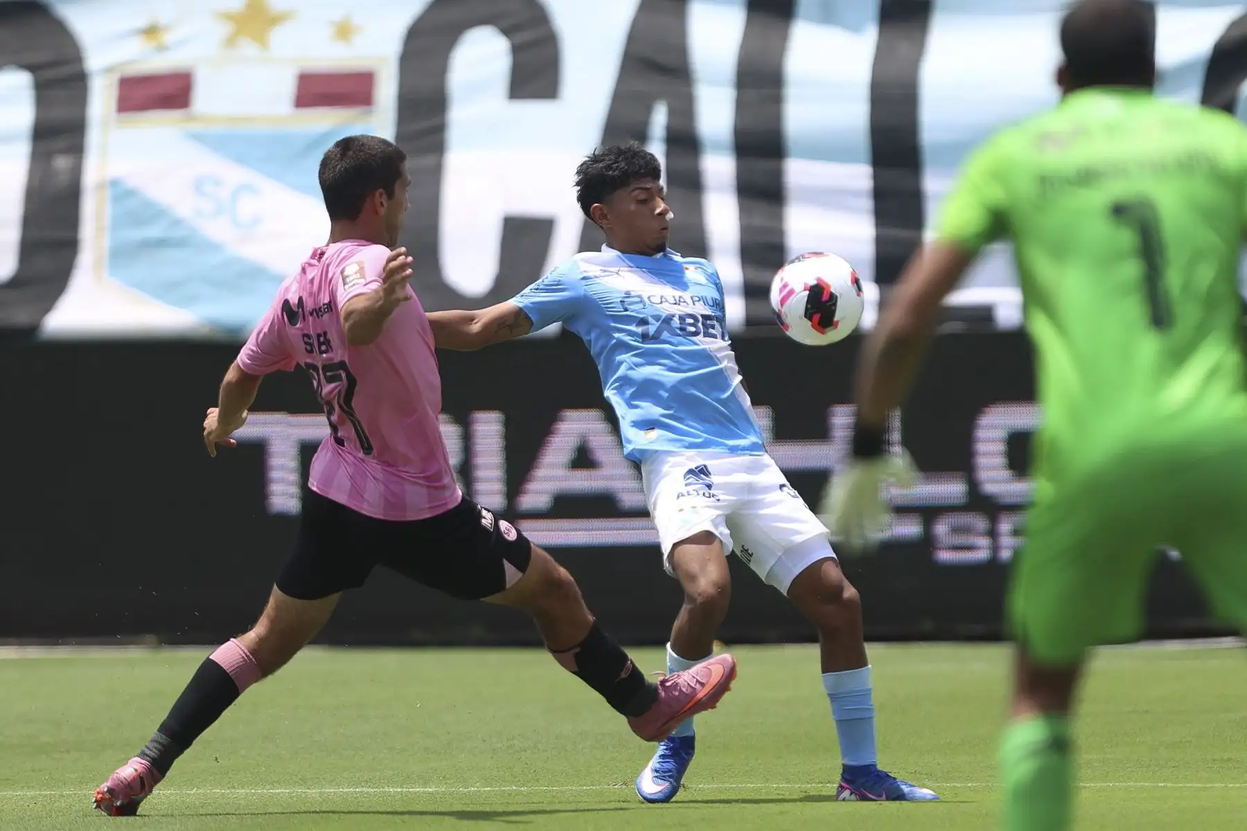 Sporting Cristal goleó 3-0 a Sport Boys en partido correspondiente a la fecha 7 del Torneo Apertura de la Liga 1, disputado en el Estadio Alberto Gallardo, con goles de Maxloren Castro, Miguel Araujo y Irven Ávila. Foto: ANDINA/Jhonel Rodríguez Robles