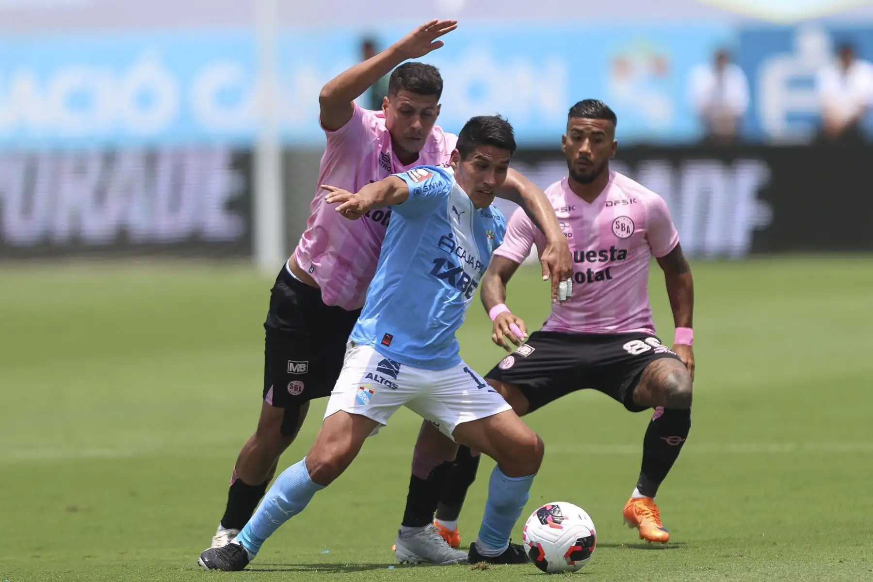 Sporting Cristal goleó 3-0 a Sport Boys en partido correspondiente a la fecha 7 del Torneo Apertura de la Liga 1, disputado en el Estadio Alberto Gallardo, con goles de Maxloren Castro, Miguel Araujo y Irven Ávila. Foto: ANDINA/Jhonel Rodríguez Robles