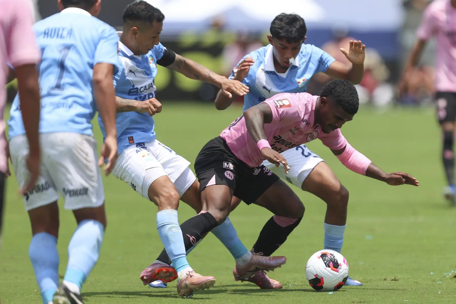 Sporting Cristal goleó 3-0 a Sport Boys en partido correspondiente a la fecha 7 del Torneo Apertura de la Liga 1, disputado en el Estadio Alberto Gallardo, con goles de Maxloren Castro, Miguel Araujo y Irven Ávila. Foto: ANDINA/Jhonel Rodríguez Robles
