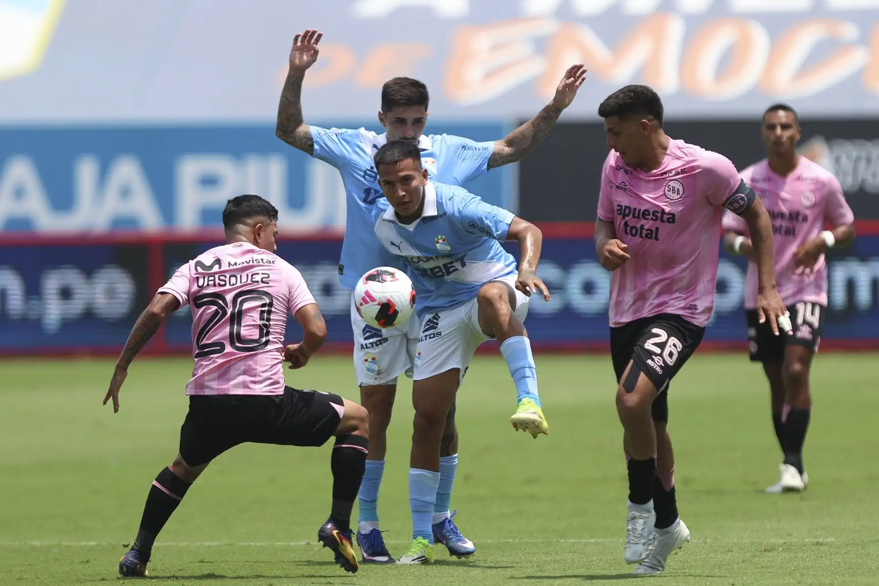 Sporting Cristal goleó 3-0 a Sport Boys en partido correspondiente a la fecha 7 del Torneo Apertura de la Liga 1, disputado en el Estadio Alberto Gallardo, con goles de Maxloren Castro, Miguel Araujo y Irven Ávila. Foto: ANDINA/Jhonel Rodríguez Robles