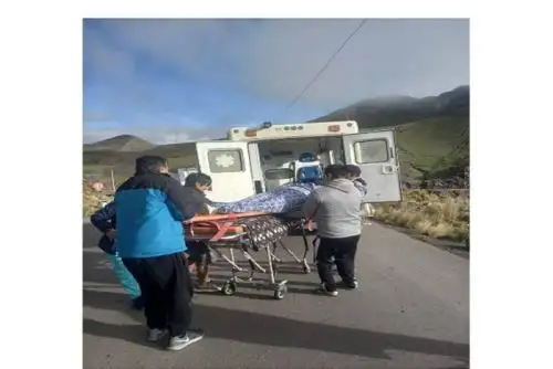 Producto del impacto, Becerra García (61), quien viajaba en el asiento del copiloto, perdió la vida en el mismo lugar del accidente.