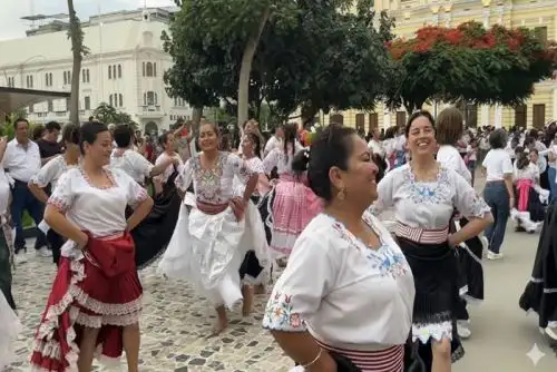 La pieza musical rindió homenaje a la vocación docente y al compromiso con la formación de las nuevas generaciones, revalorando nuestra cultura regional.