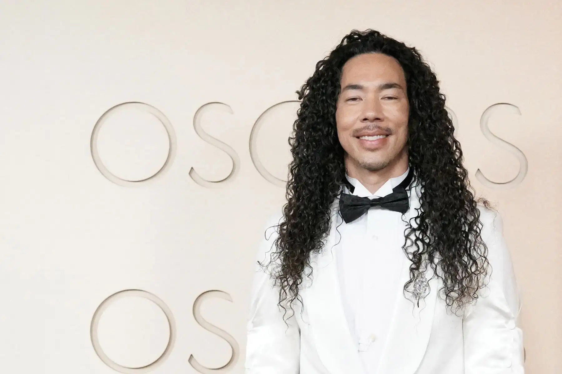 El cineasta canadiense Cole Walliser posa en la alfombra roja durante la 98º edición de los premios Óscar este domingo, en el Teatro Dolby de Los Ángeles (Estados Unidos).
Foto: EFE
