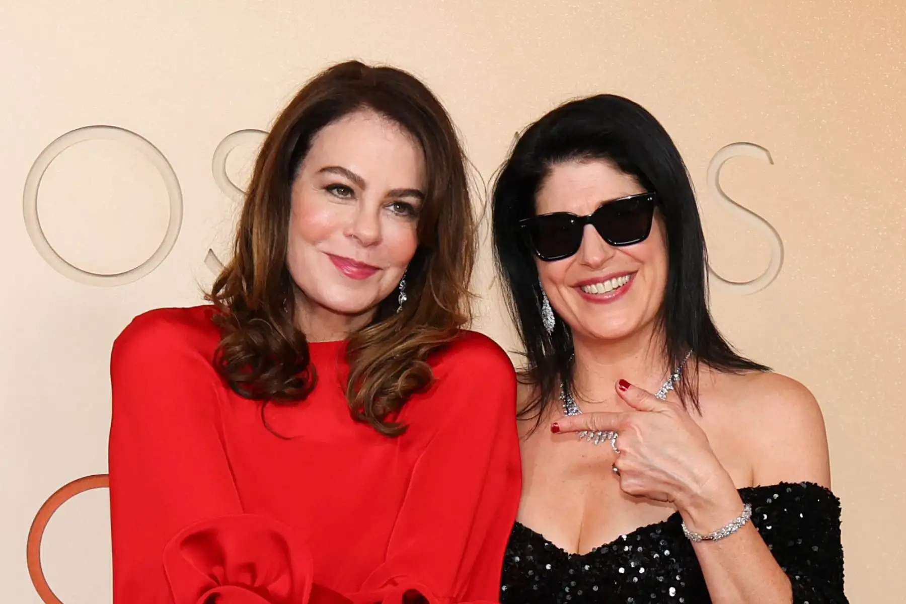 La directora de casting estadounidense Francine Maisler  y la directora de casting estadounidense Cassandra Kulukundis asisten a la 98.ª edición de los Premios Óscar en el Dolby Theatre de Hollywood, California.
Foto: AFP