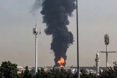Afectados los vuelos del aeropuerto de Dubái por un incendio causado por un dron Dubái, Emiratos Árabes Unidos
