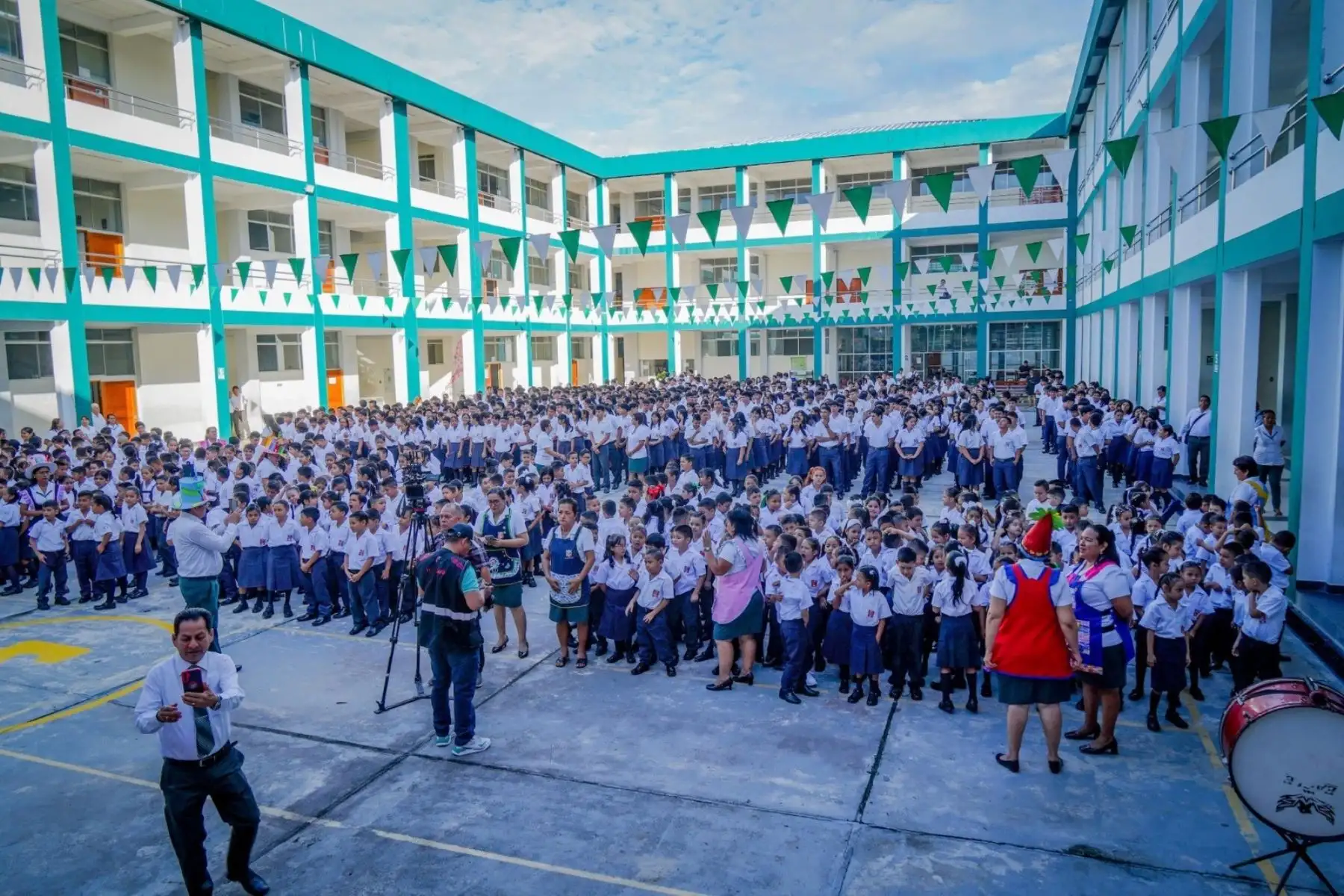 Con diversas ceremonias se desarrolla el Buen Inicio del Año Escolar 2026 en la región Loreto. Más de 380,000 estudiantes retornan hoy a las aulas. ANDINA/Difusión