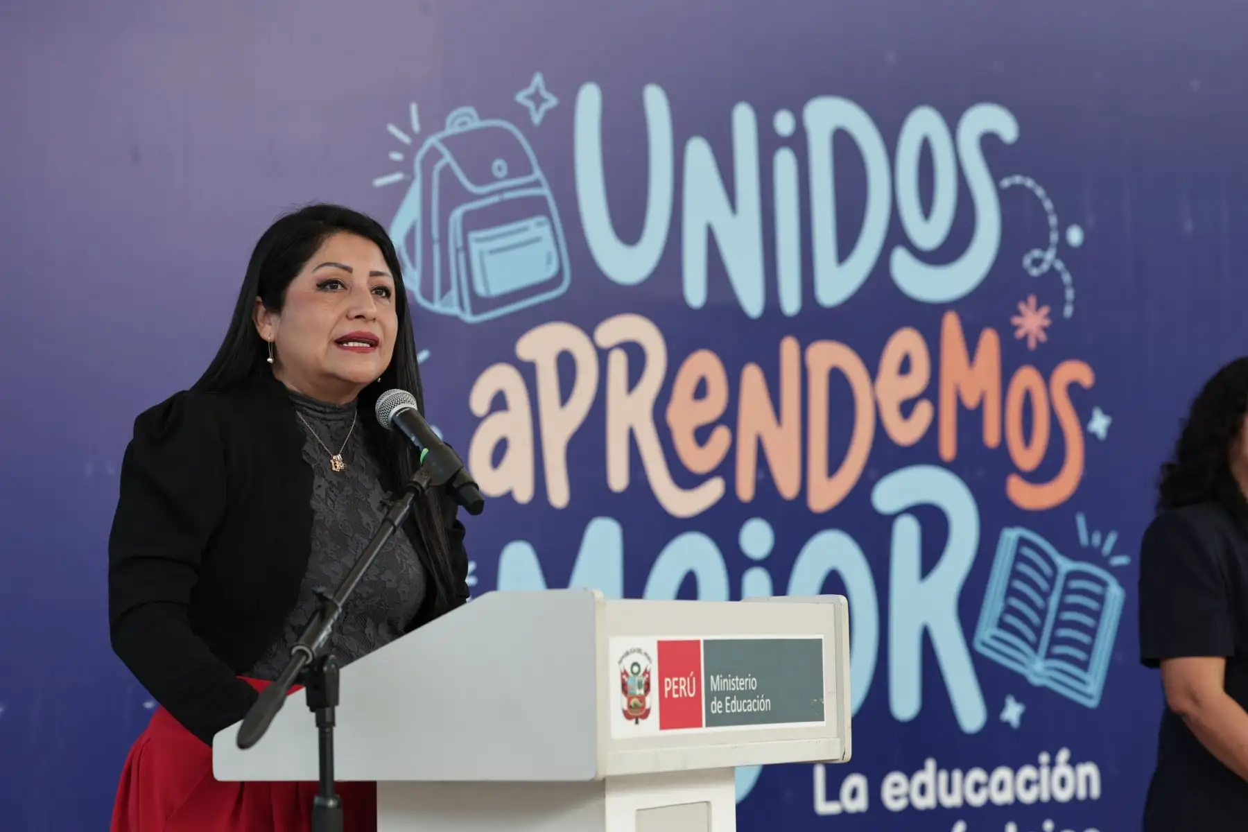 Desde San Juan de Lurigancho, la presidenta del Consejo de Ministros, Denisse Miralles, participa en la ceremonia que marca el inicio de clases para más de 6 millones de estudiantes, quienes hoy vuelven a las aulas en 53 631 colegios públicos de todo el país. Foto: ANDINA/ PCM