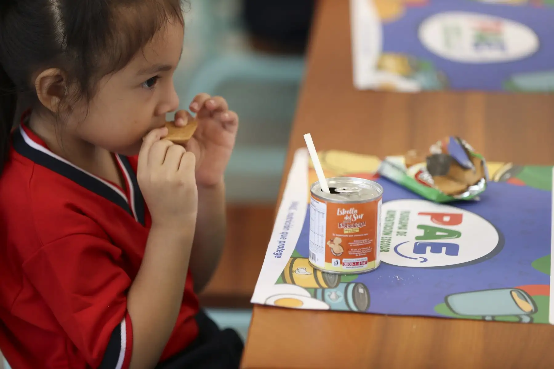 Con gran entusiasmo, millones de niñas, niños y adolescentes iniciaron el año escolar 2026 recibiendo desayunos del Programa de Alimentación Escolar (PAE) del Ministerio de Desarrollo e Inclusión Social (Midis), una estrategia clave para garantizar su adecuado desempeño en las aulas. Foto: ANDINA/Jhonel Rodríguez Robles