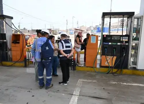 Más de 150 grifos que operan en Lima, Huacho, Trujillo, Piura y Arequipa fueron intervenidos en un operativo conjunto para verificar el el abastecimiento y la venta de combustible en todo el país. ANDINA/Difusión
