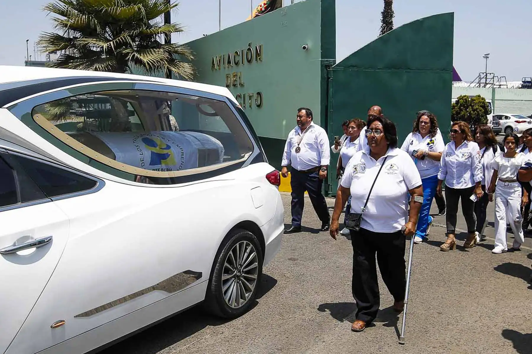 El cuerpo del excandidato presidencial Napoleón Becerra,  llegó  a  Lima y será homenajeado por parte de los militantes de su partido antes de ser trasladado a Cajamarca para su sepelio. Foto: ANDINA/ Eddy Ramos