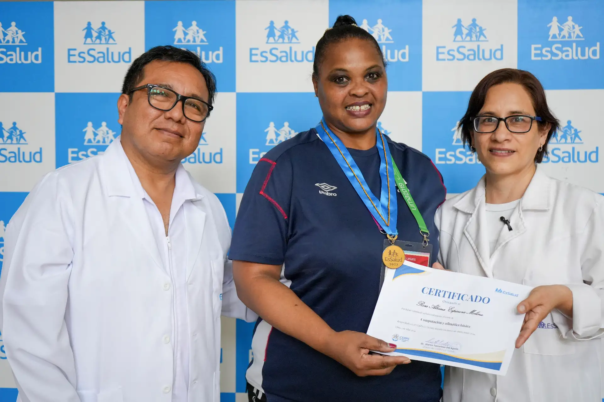 La paciente recibió una prótesis de última generación y fue atendida en el Hospital Nacional Guillermo Almenara Irigoyen y el Centro de Rehabilitación Profesional y Social La Victoria, donde inició una nueva etapa marcada por la resiliencia y el esfuerzo constante.
Foto: EsSalud