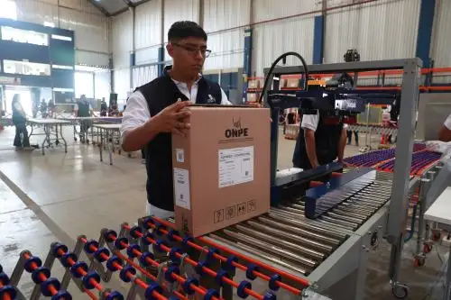 Elecciones 2026: ONPE presenta fábrica de ensamblaje del material electoral