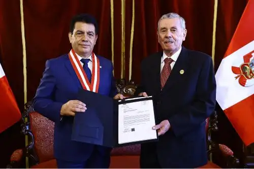 Fiscal de la nación, Tomás Gálvez, entrega al Congreso proyecto de nueva Ley Orgánica del Ministerio Público.