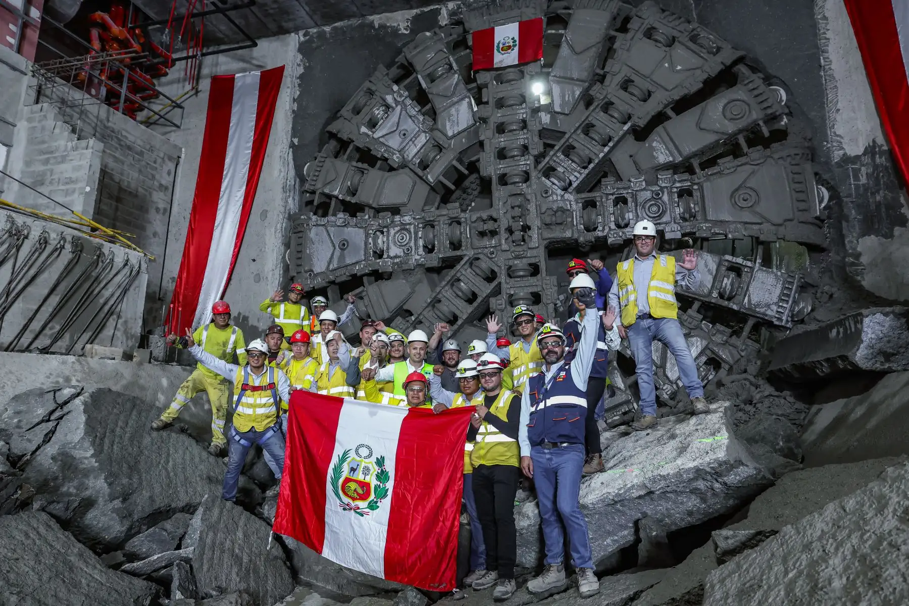 La tuneladora “Delia” llegó a la estación Óscar R. Benavides, en el Callao, como parte de los avances en la construcción de la Línea 2 del Metro de Lima y Callao, informó el Ministerio de Transportes y Comunicaciones (MTC). Con este hito se completó la excavación de 800 metros de túnel entre las estaciones San Marcos y Óscar R. Benavides, consolidando el progreso del primer metro subterráneo del país. Foto: ANDINA/Difusión.
