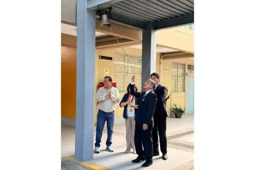 El viceministro de Transportes y Comunicaciones, Juan del Carmen Haro, encabezó la ceremonia de inicio del año escolar en la región Lambayeque. Foto: ANDINA/Cortesía Silvia Depaz