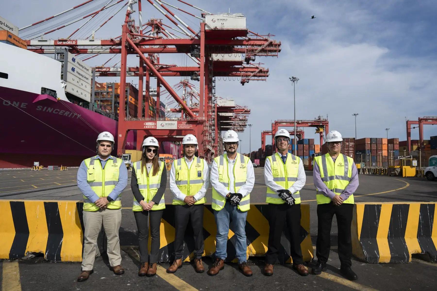 La reunión permitió revisar el desarrollo de las operaciones portuarias y las oportunidades de inversión en el Muelle Sur. Foto: ANDINA/Difusión.