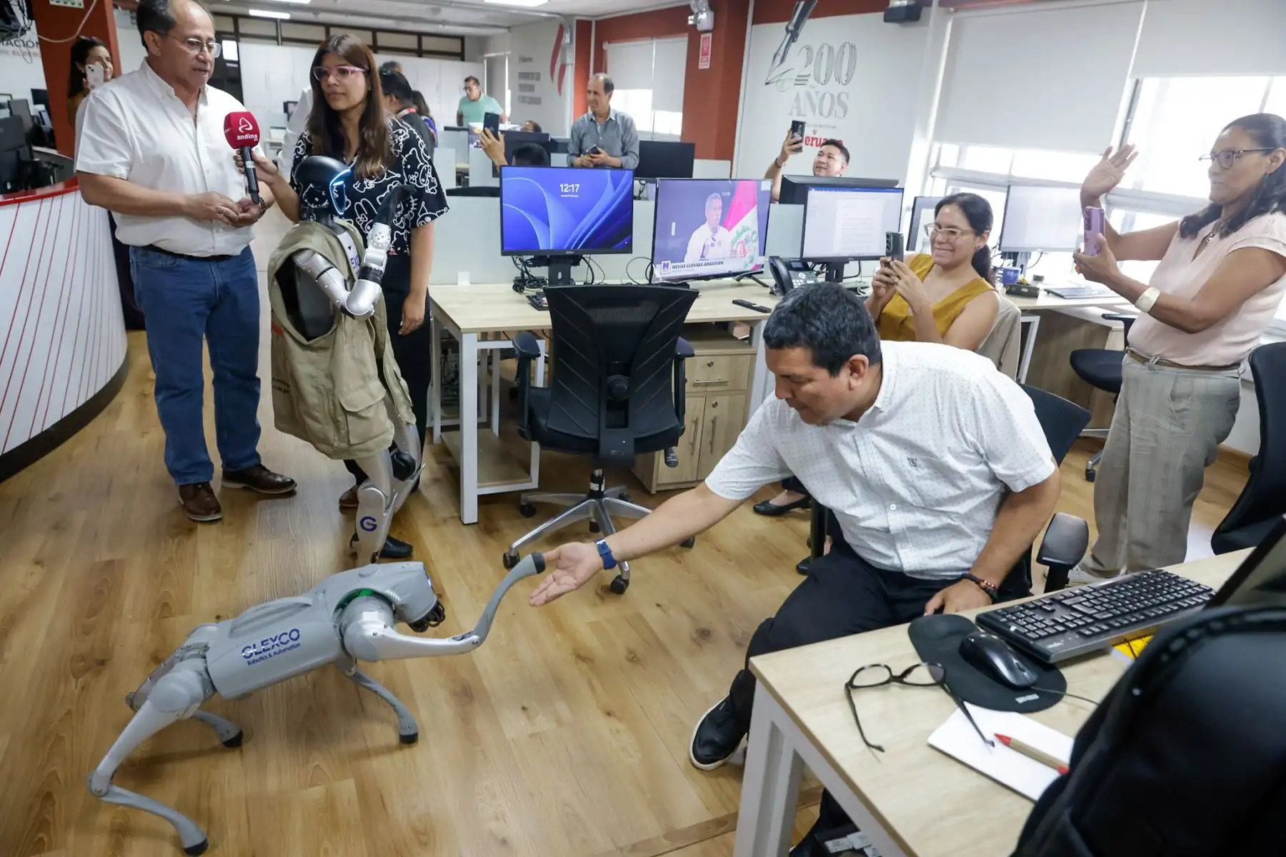 Los robots Glex 1 Pro, Xpertus y GO2 fueron presentados en las instalaciones de Editora Perú, donde interactuaron con periodistas de la Agencia Andina y el Diario Oficial El Peruano. Foto: ANDINA/Luis Iparraguirre.