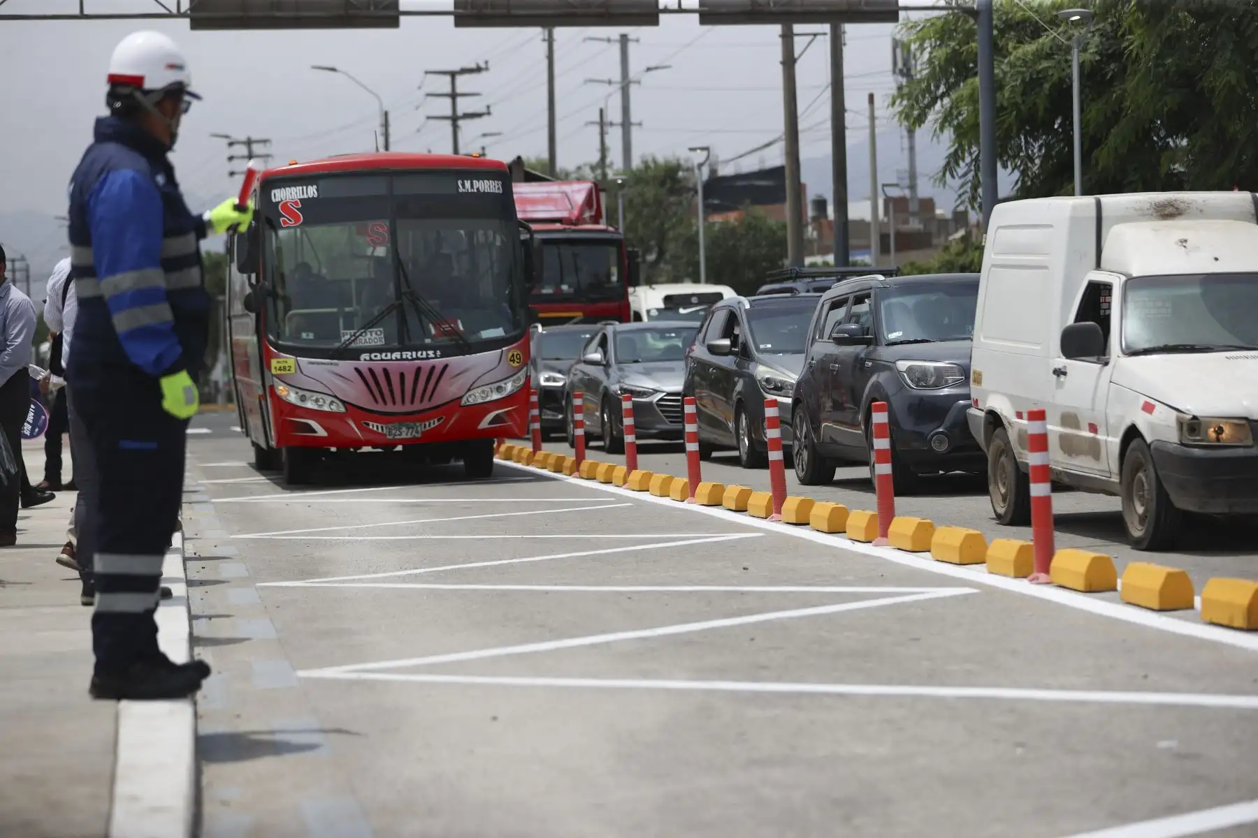 El objetivo es priorizar el servicio de transporte público frente al vehículo particular en vías de alta demanda. Foto: ANDINA/Jhonel Rodríguez Robles