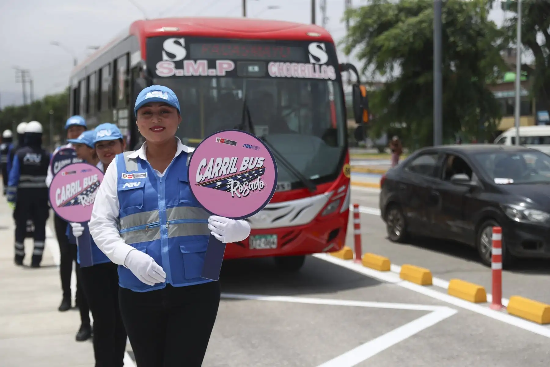 A partir de hoy, la Autoridad de Transporte Urbano para Lima y Callao (ATU) inició acciones para la implementación del primer carril bus rosado, un sistema de carriles exclusivos para vehículos de transporte público que permitirá mejorar la circulación de los buses, ordenar el tránsito y reducir el tiempo de viaje. Foto: ANDINA/Jhonel Rodríguez Robles
