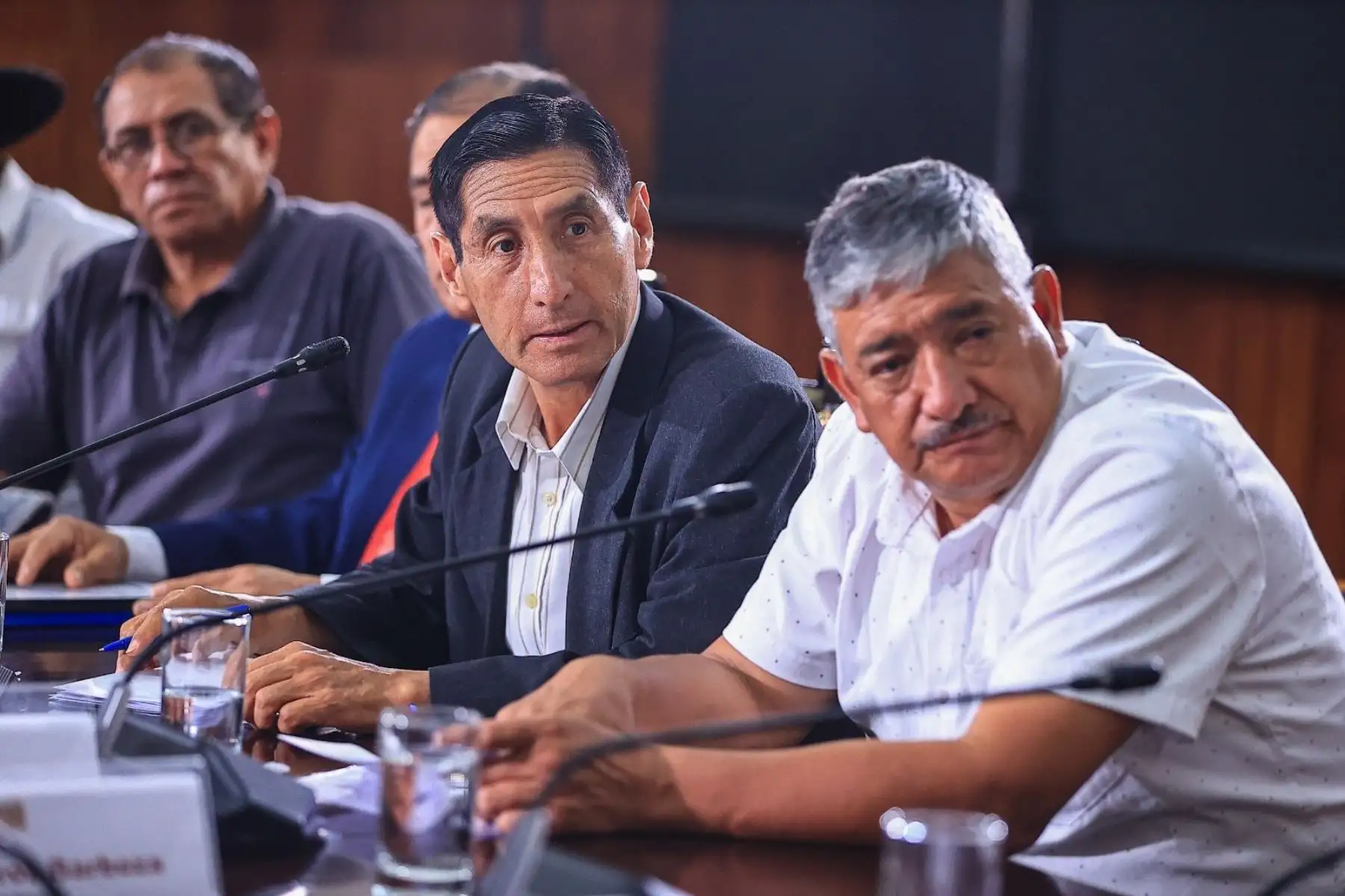 El presidente de la república, José María Balcázar, sostuvo esta tarde una reunión de trabajo con alcaldes de diversas regiones del país y congresistas en Palacio de Gobierno, con el objetivo de coordinar acciones orientadas a destrabar proyectos de inversión paralizados en beneficio de la población. Foto: ANDINA/Prensa Presidencia