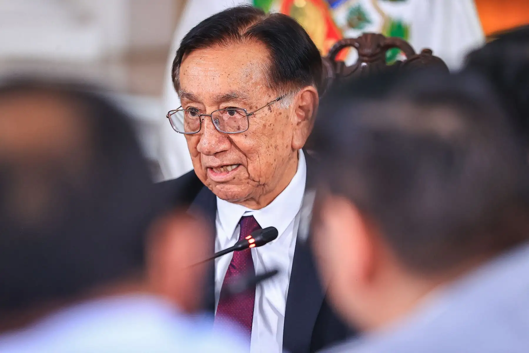 El presidente de la república, José María Balcázar, sostuvo esta tarde una reunión de trabajo con alcaldes de diversas regiones del país y congresistas en Palacio de Gobierno, con el objetivo de coordinar acciones orientadas a destrabar proyectos de inversión paralizados en beneficio de la población. Foto: ANDINA/Prensa Presidencia