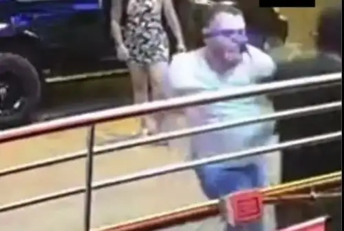 Galeno agredió a veterinario que le increpó por dejar a los perritos en la puerta de la veterinaria. Foto: ANDINA/capturaTV.