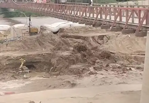 Una preocupante situación se vive en el caserío Pampa de Lino, en el distrito de Jayanca, región Lambayeque- luego de que el caudal del río Motupe destruyera los trabajos de defensas ribereñas. ANDINA/Difusión