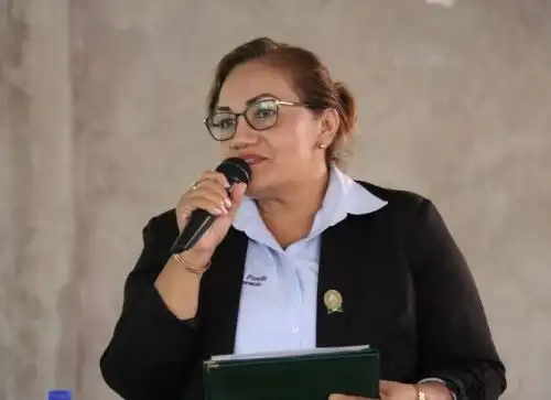 Alcaldesa de Tarapoto, Lluni Perea, fue sancionada por el JNE por uso indebido de su nombre en obras públicas.