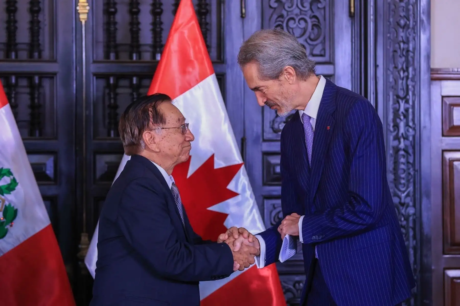 El presidente de la república, José María Balcázar, participó en la ceremonia de suscripción del Memorando de Entendimiento entre el Ministerio de Energía y Minas y el Ministerio de Recursos Naturales de Canadá, orientado a fortalecer la cooperación en minerales críticos y sostenibilidad minera, realizada en Palacio de Gobierno. Foto: ANDINA/ Prensa Presidencia
