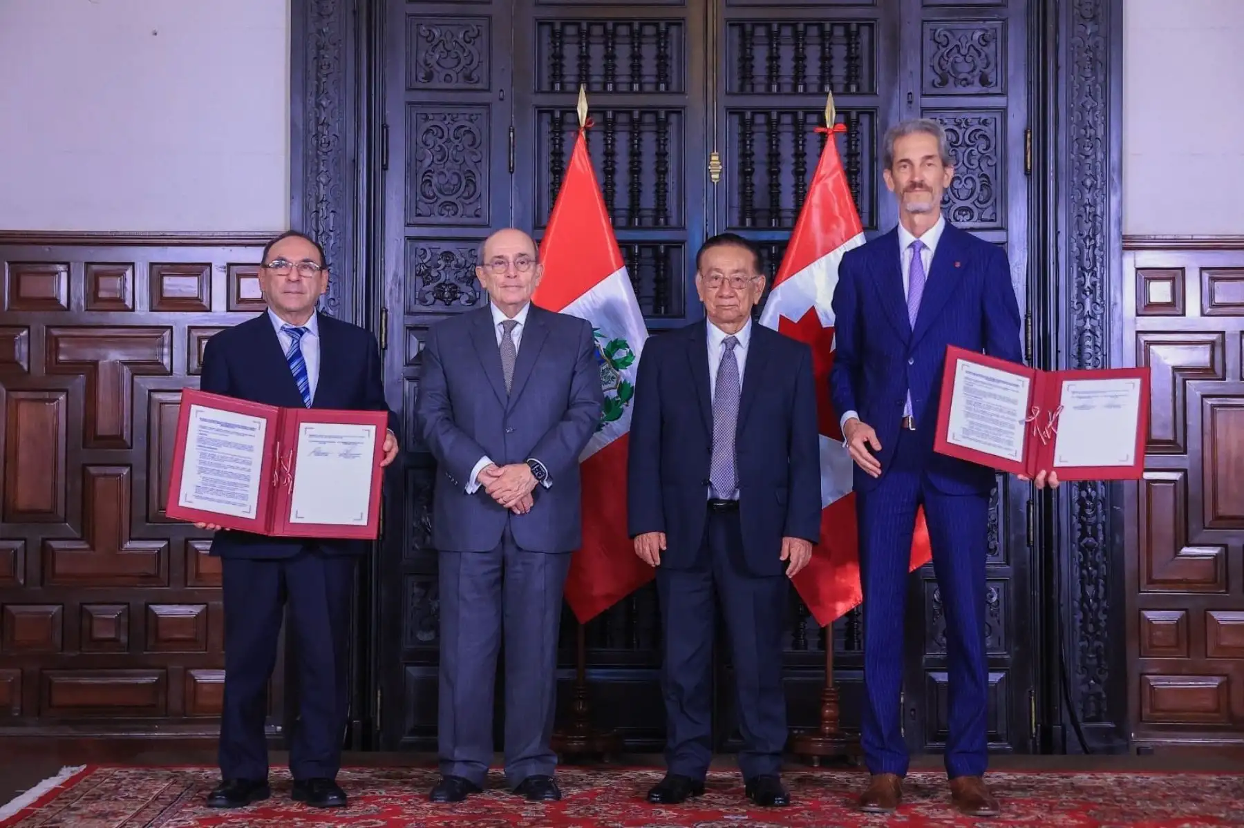 El presidente de la república, José María Balcázar, participó en la ceremonia de suscripción del Memorando de Entendimiento entre el Ministerio de Energía y Minas y el Ministerio de Recursos Naturales de Canadá, orientado a fortalecer la cooperación en minerales críticos y sostenibilidad minera, realizada en Palacio de Gobierno. Foto: ANDINA/ Prensa Presidencia