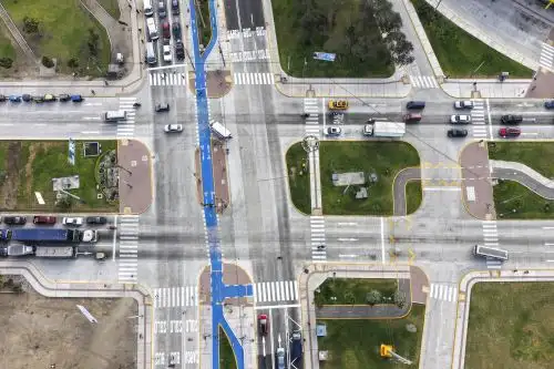 Vista panorámica de los cruces de las avenidas Tomás Valle, Perú y Japón por donde se implementó el corredor Rosado que interconectará a Lima y Callao en un carril exclusivo.

Foto:ANDINA / Juan Carlos Guzmán Negrini