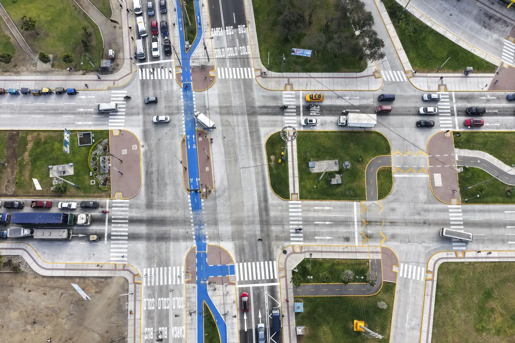 Vista panorámica de los cruces de las avenidas Tomás Valle, Perú y Japón por donde se implementó el corredor Rosado que interconectará a Lima y Callao en un carril exclusivo.

Foto:ANDINA / Juan Carlos Guzmán Negrini