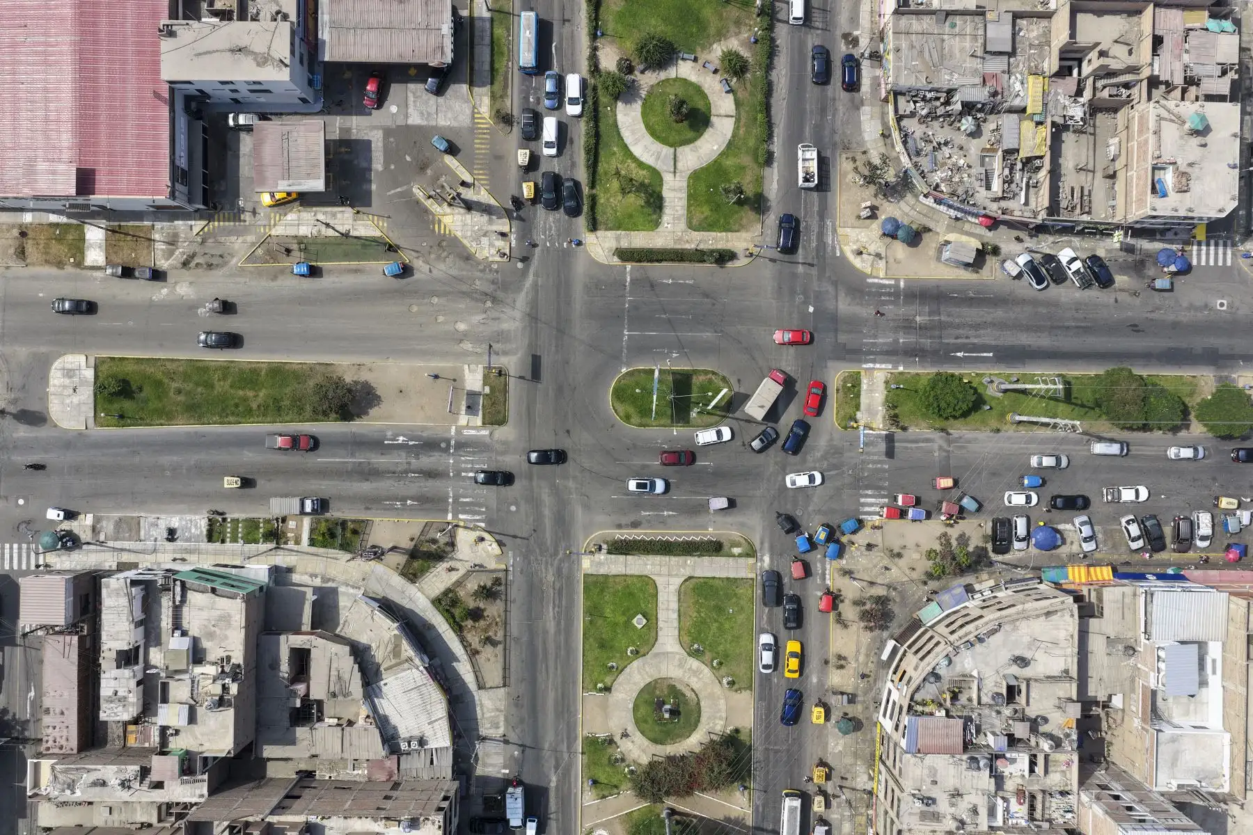 Cruce de las avenidas Dominicos y Bocanegra por donde la ATU y el MTC implementará el corredor Rosado que unirá Lima y el Callao.

Foto:ANDINA / Juan Carlos Guzmán Negrini