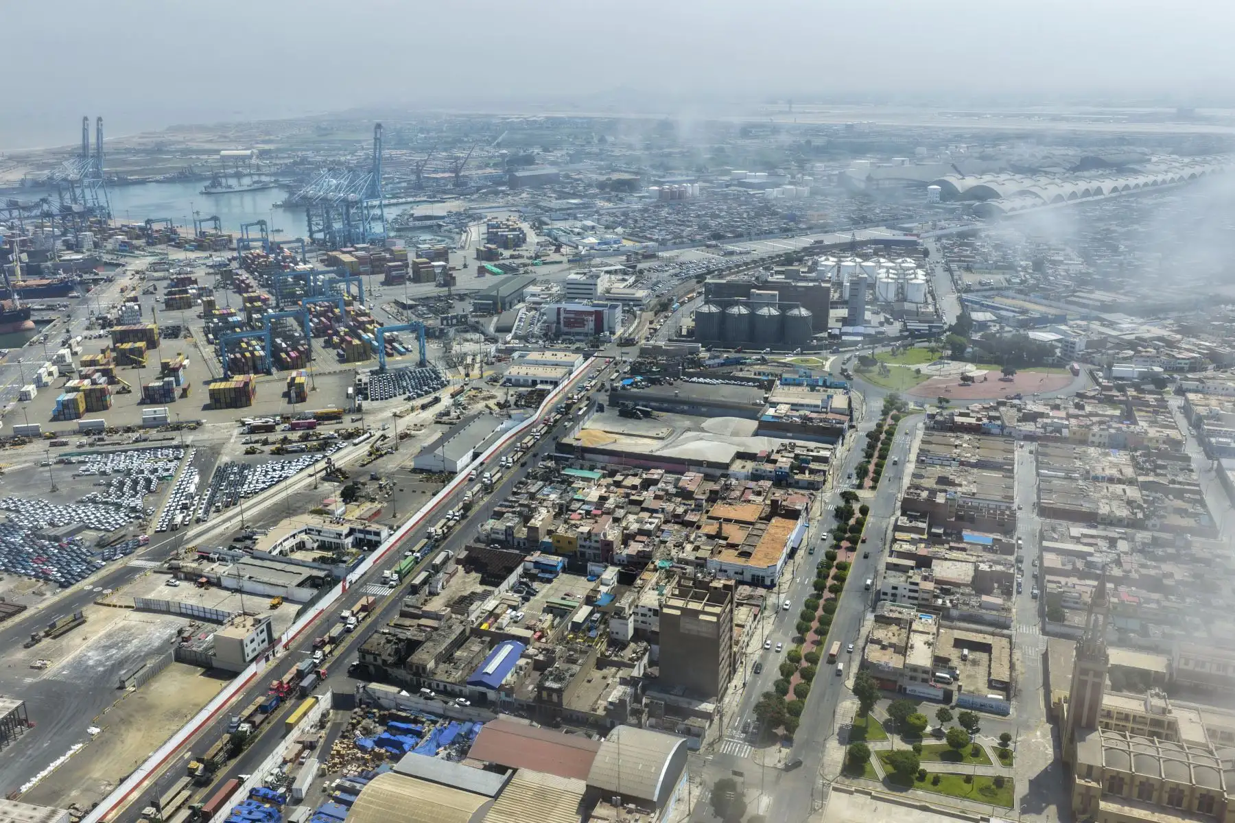 Avenida 2 de Mayo por donde la ATU y el MTC implementará el corredor Rosado que unirá Lima y el Callao.

Foto:ANDINA / Juan Carlos Guzmán Negrini